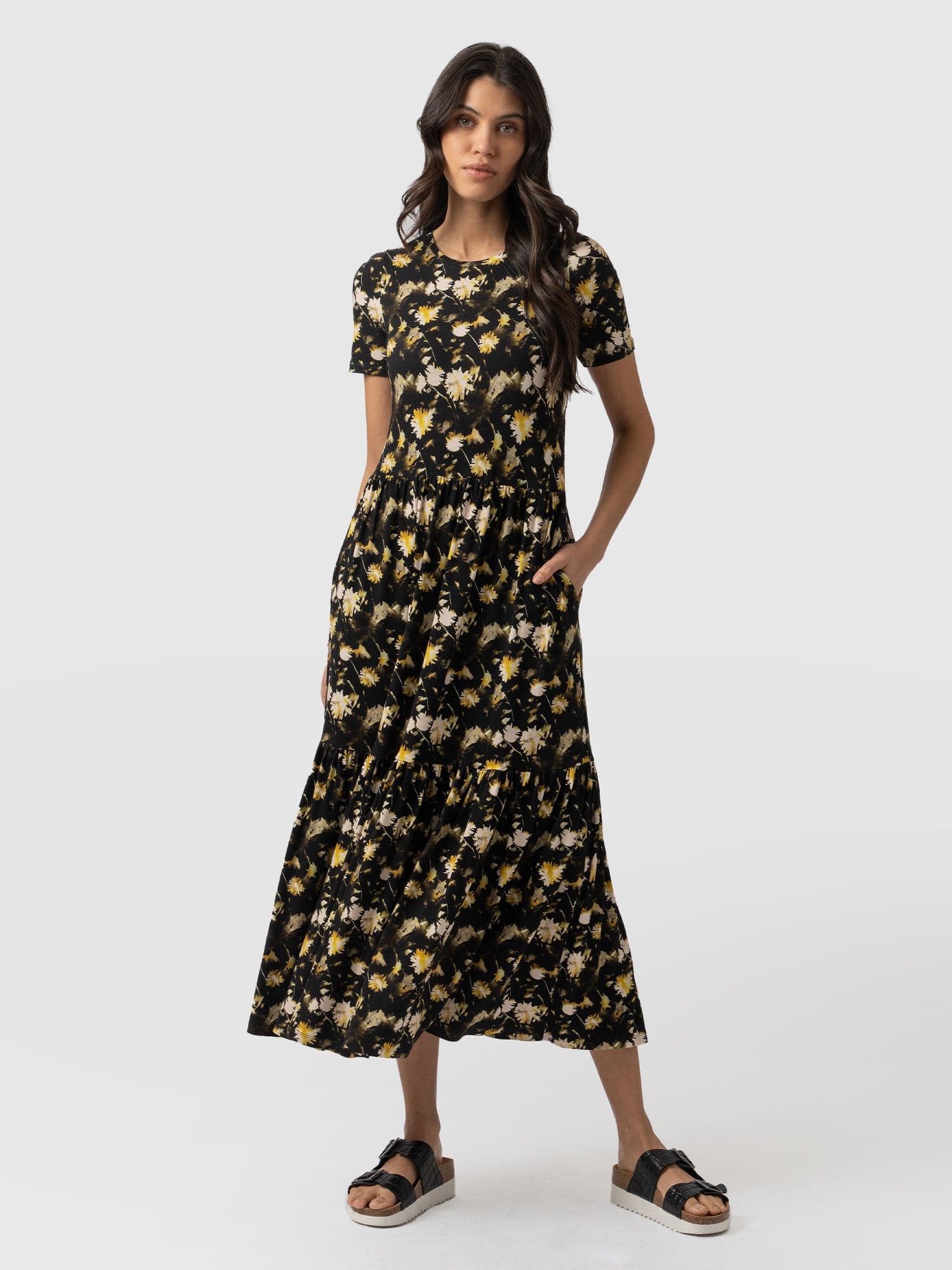 Greenwich Dress Short Sleeve Black Daisy Floral - Women's Dresses | Saint + Sofia® UK