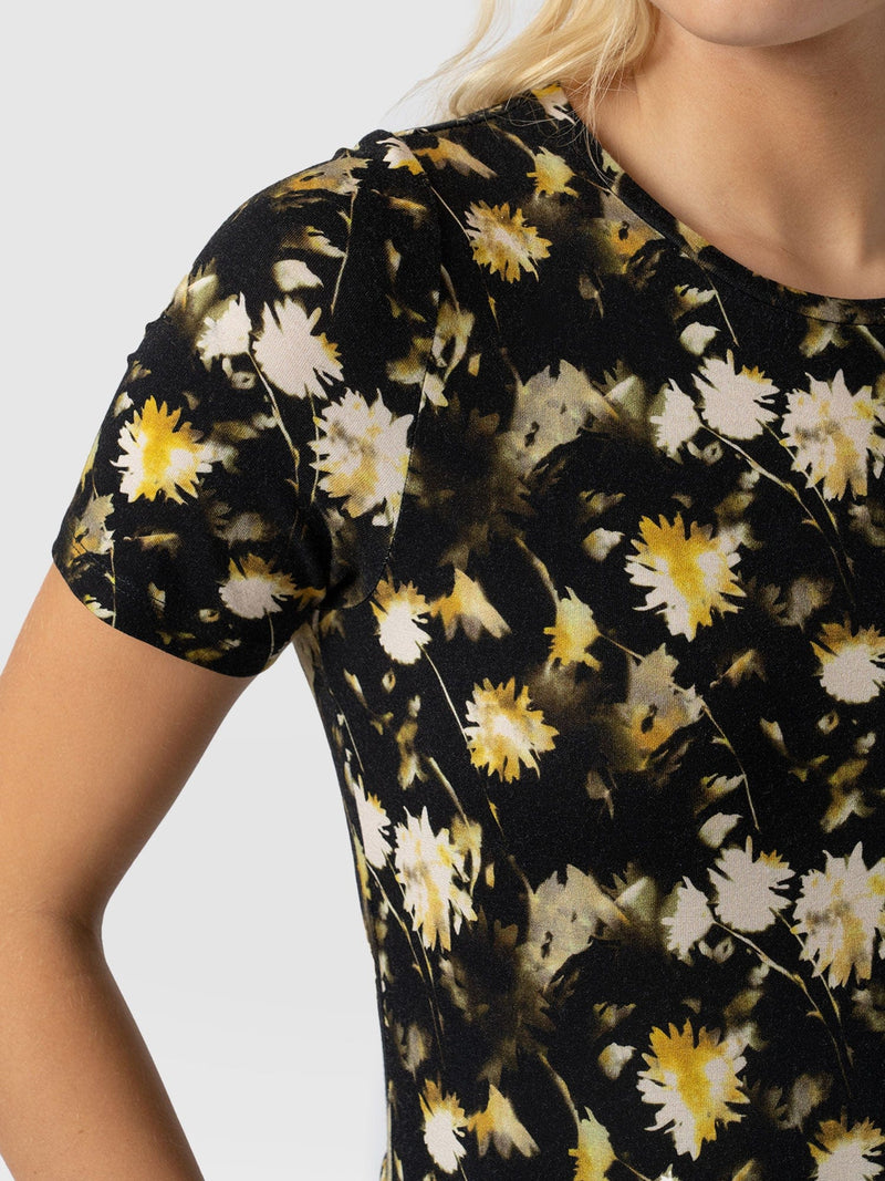 Greenwich Dress Short Sleeve Black Daisy Floral - Women's Dresses | Saint + Sofia® USA