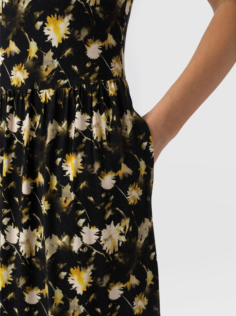 Greenwich Dress Short Sleeve Black Daisy Floral - Women's Dresses | Saint + Sofia® USA