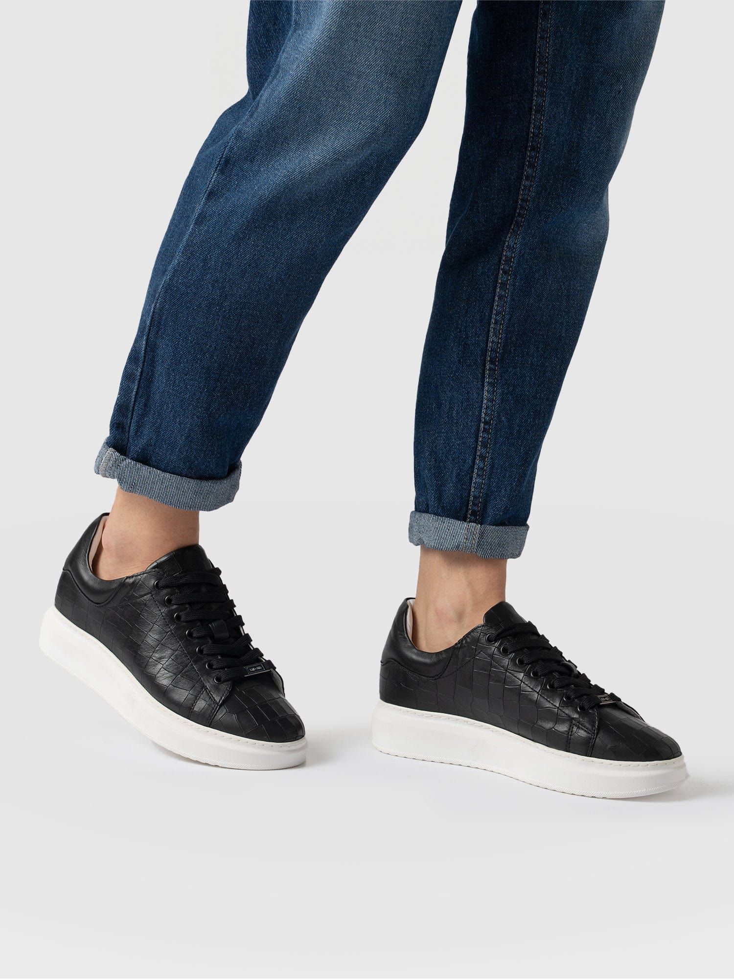 Hampstead Sneaker Black - Women's Sneakers | Saint + Sofia® USA