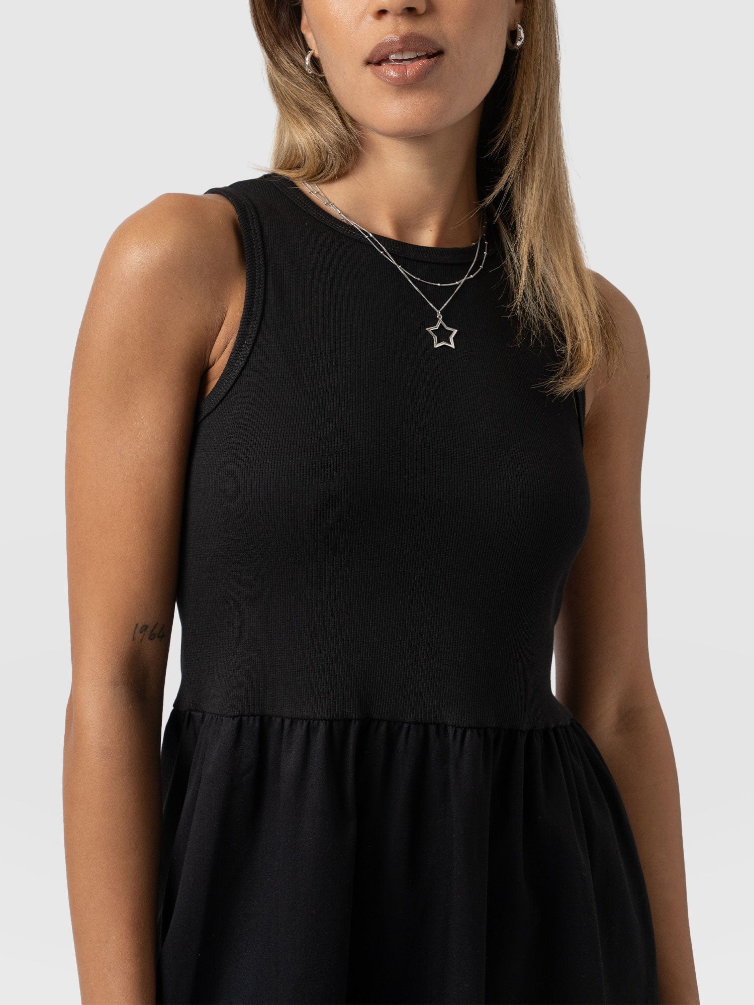 Ivy Full Skirt Sleeveless Dress Black - Women's Dresses | Saint + Sofia® UK