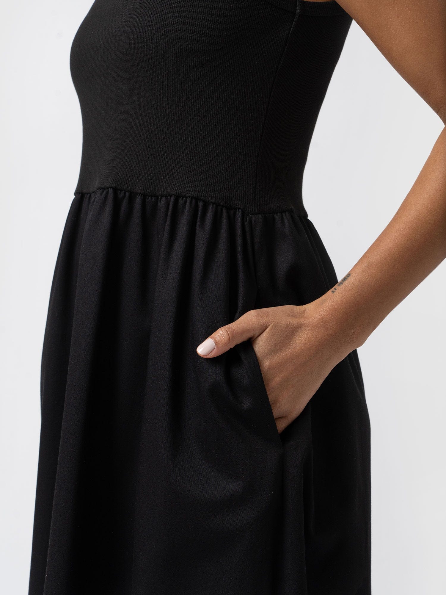 Ivy Full Skirt Sleeveless Dress Black - Women's Dresses | Saint + Sofia® UK