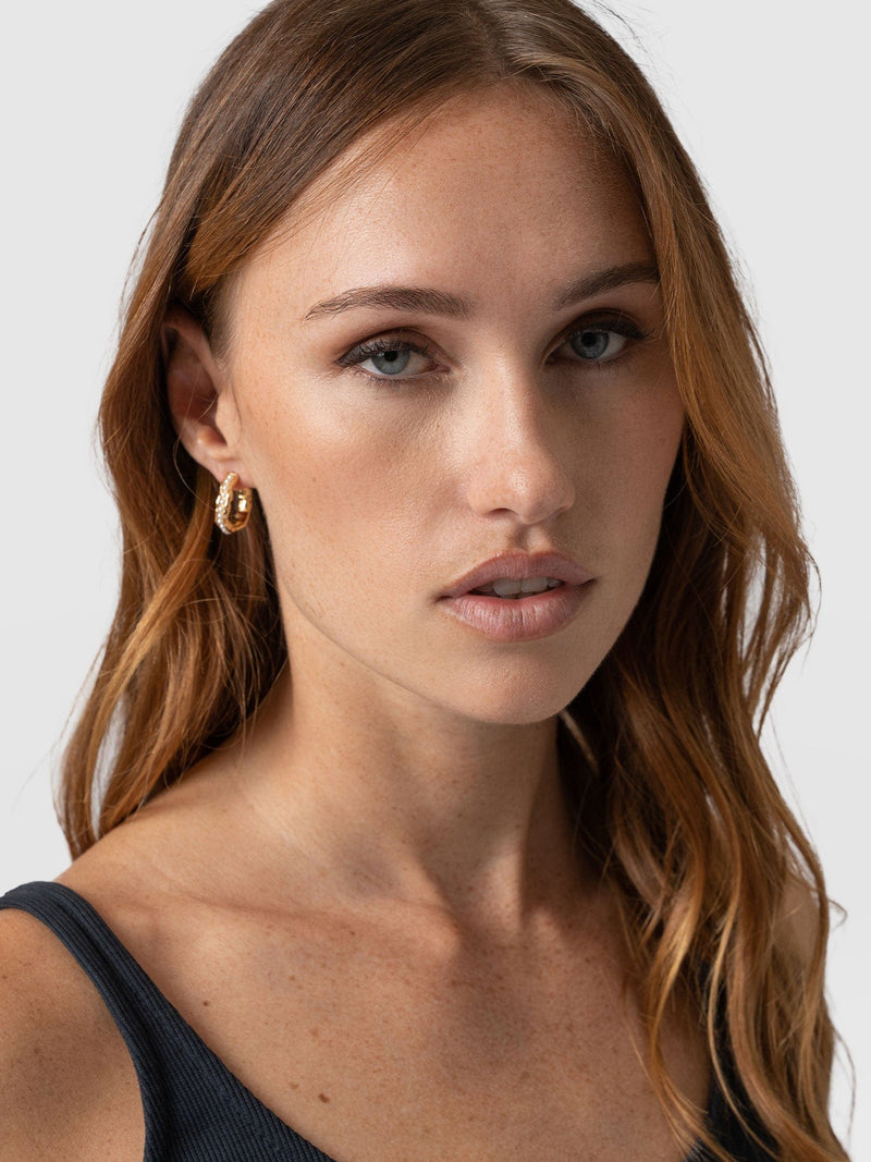 Jacqueline Molten Pearl Hoop Earrings Gold - Women's Jewellery | Saint + Sofia® USA