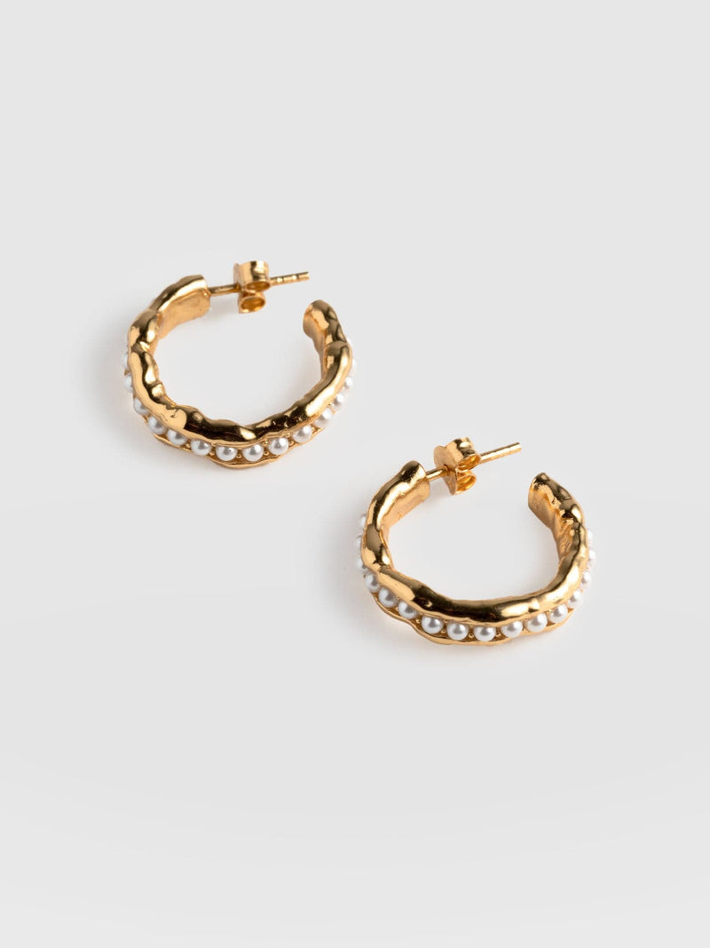 Jacqueline Molten Pearl Hoop Earrings Gold - Women's Jewellery | Saint + Sofia® USA