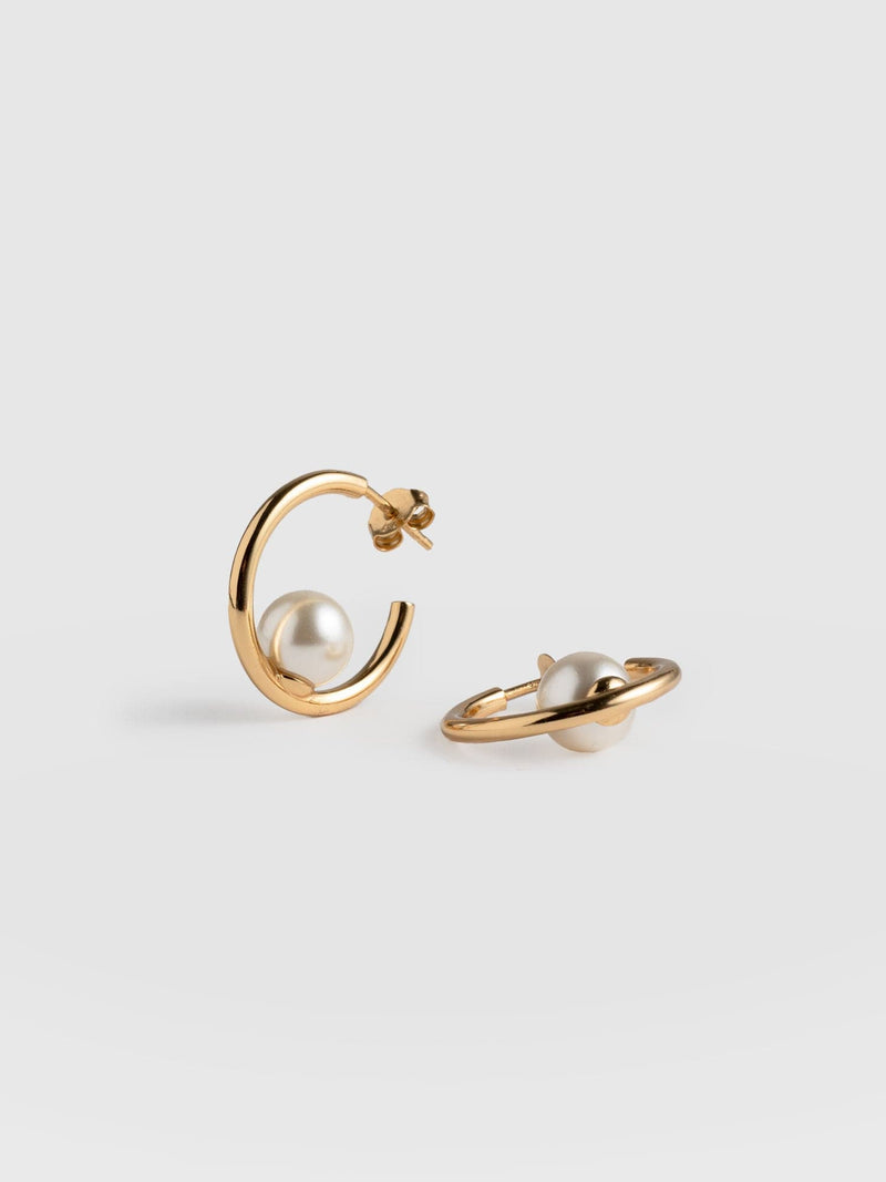 Jacqueline Pearl Hoop Earrings Gold - Women's Jewellery | Saint + Sofia® USA