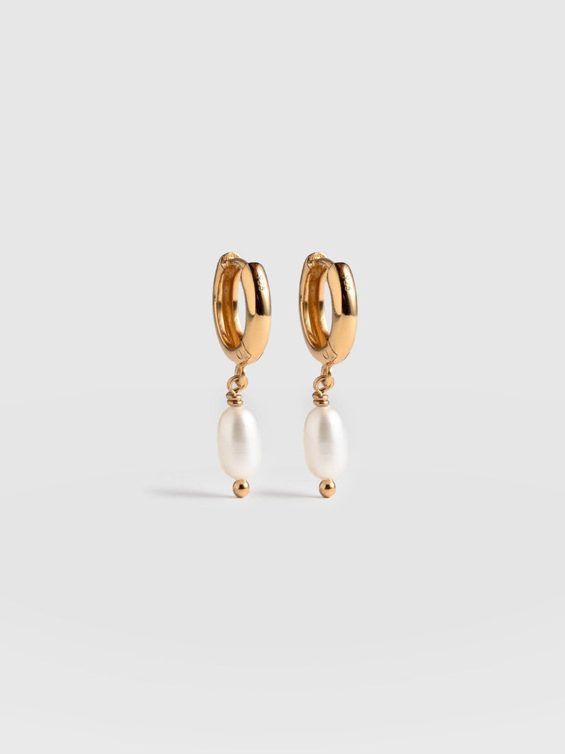 Jacqueline Pearl Huggie Earrings Gold - Women's Jewellery | Saint + Sofia® USA