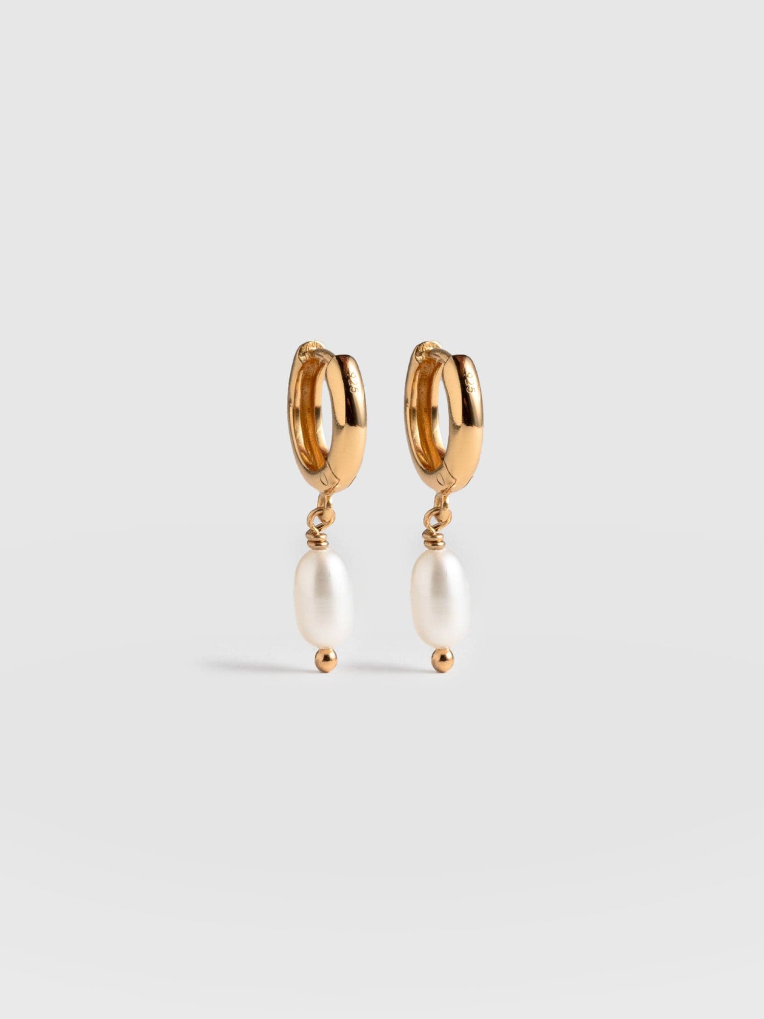 Jacqueline Pearl Huggie Earrings Gold - Women's Jewellery | Saint + Sofia® USA