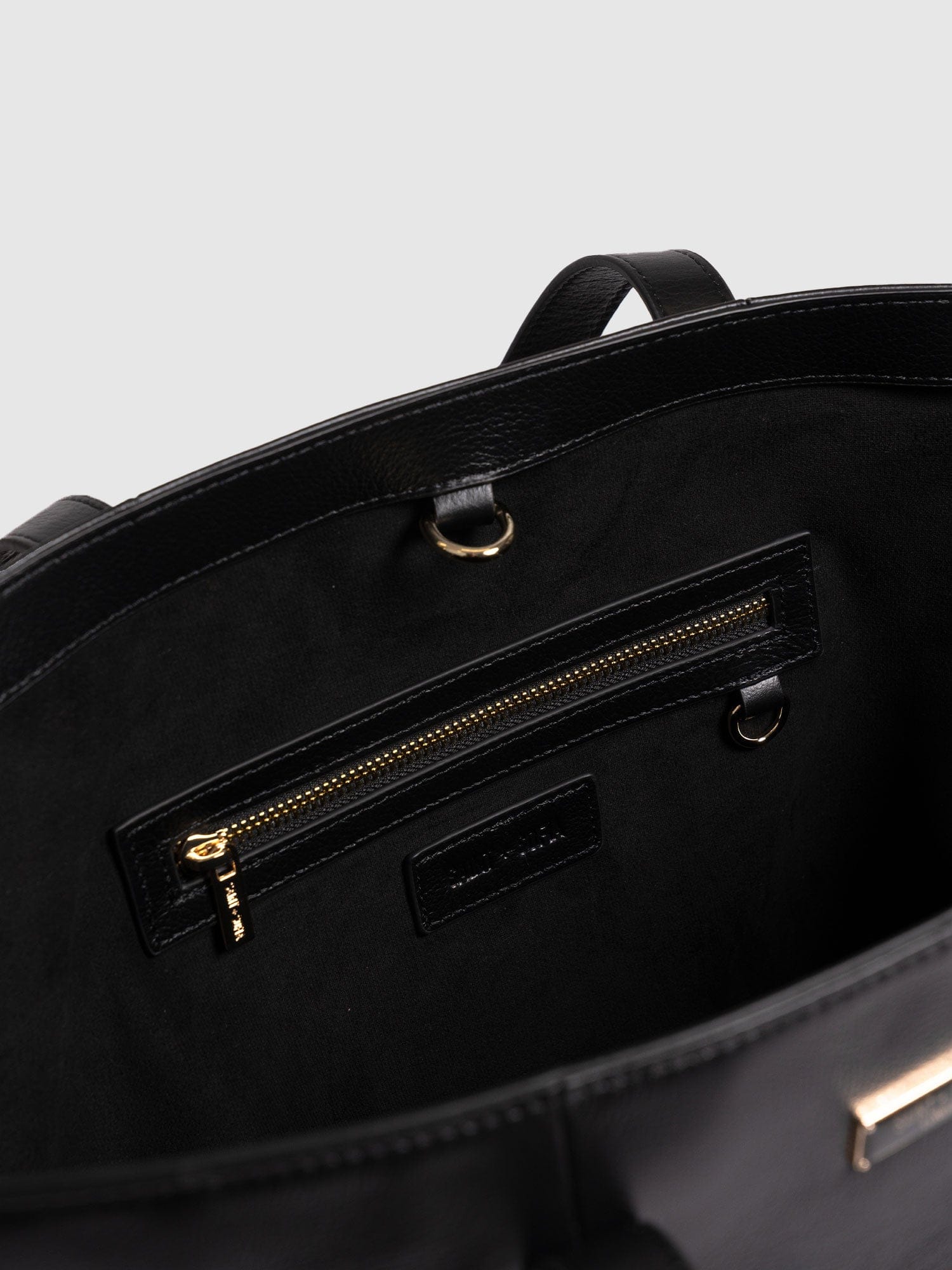 Kara Shopper Bag - Black Leather - Women's Handbags | Saint + Sofia® USA