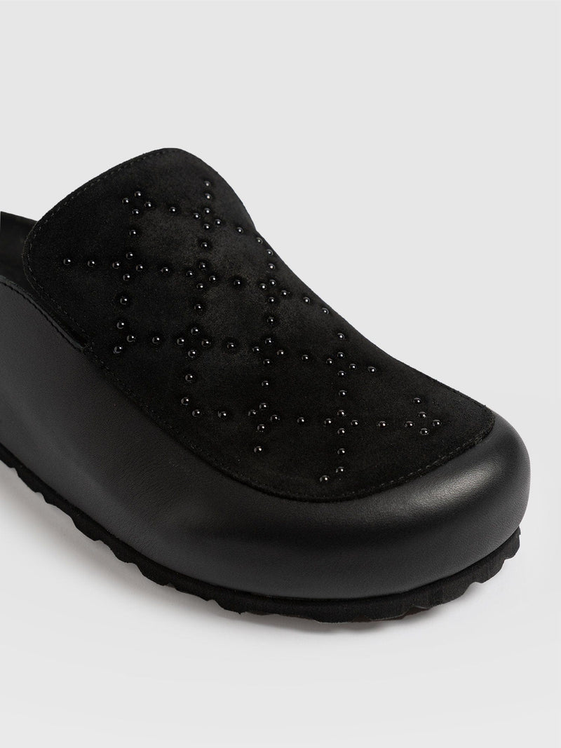 Lottie Studded Clogs Black - Women's Shoes | Saint + Sofia® UK