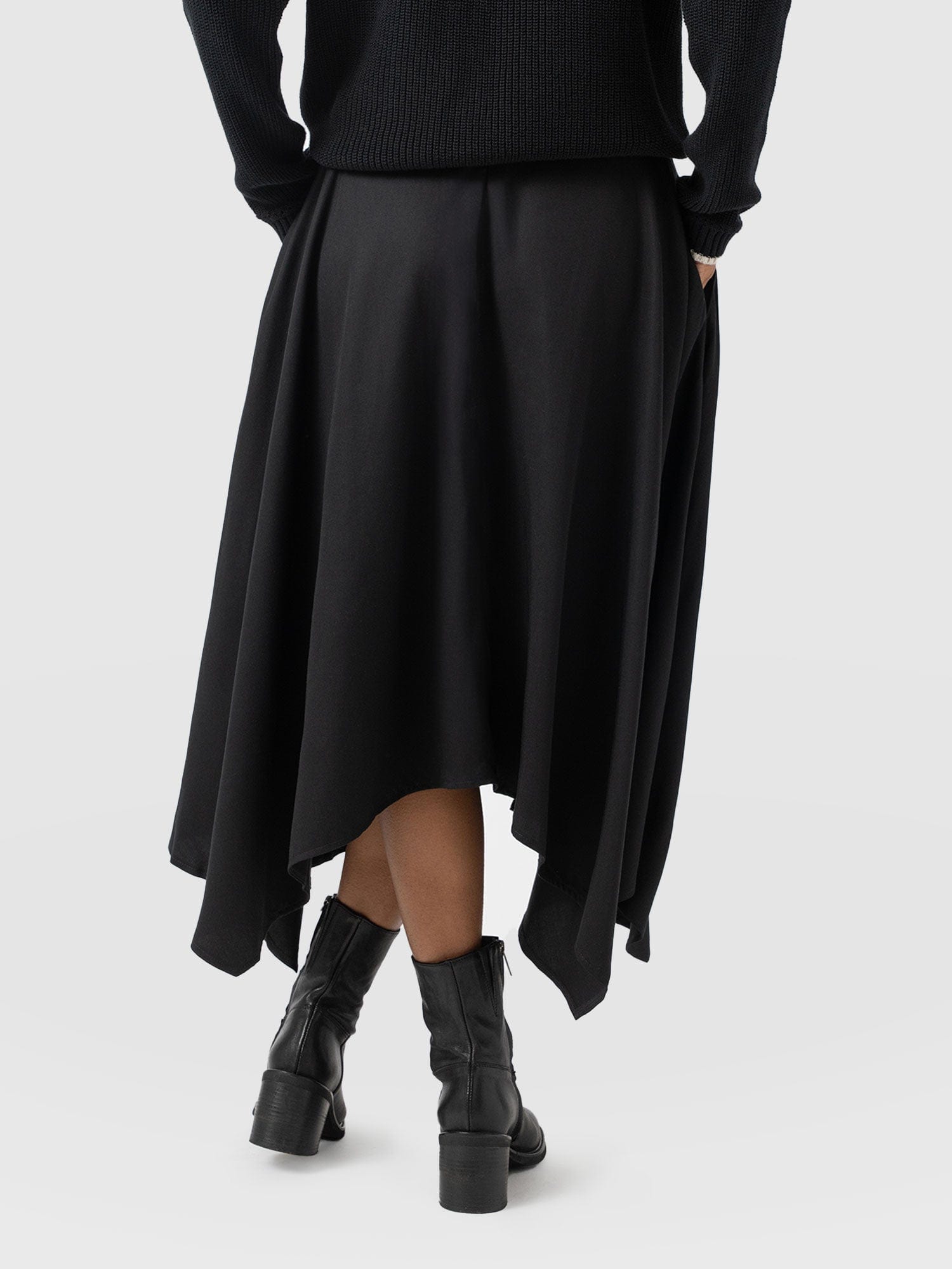 Noho Skirt Black - Women's Skirts | Saint + Sofia® USA