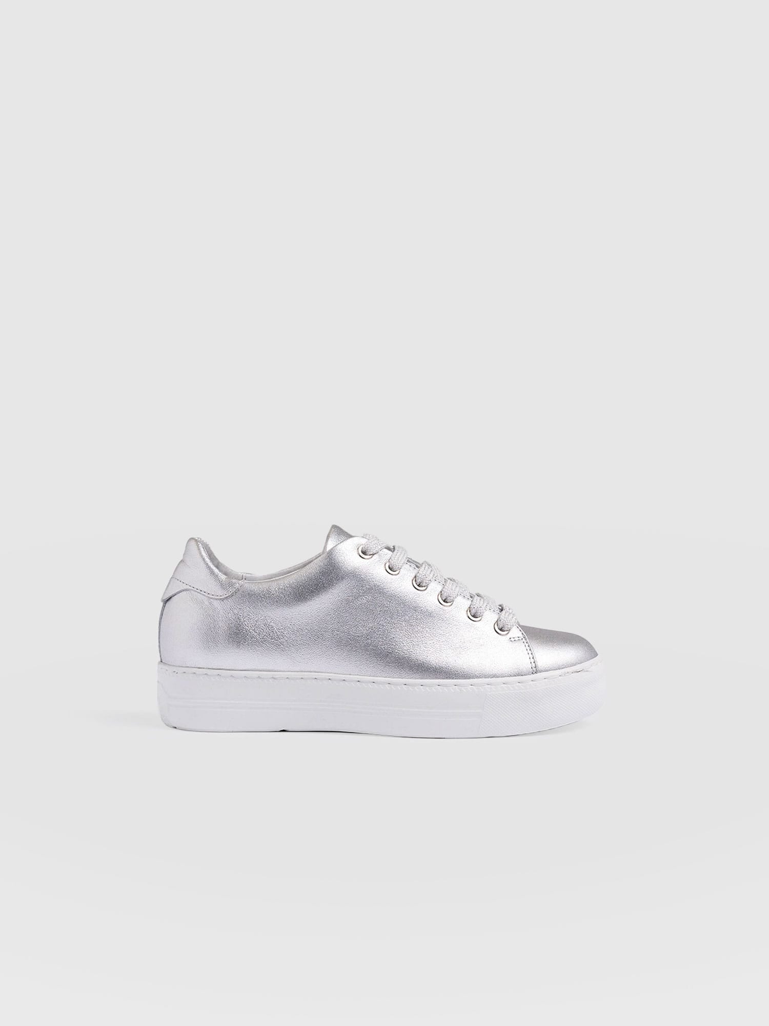 Portland Trainer Silver - Women's Trainers | Saint + Sofia® USA
