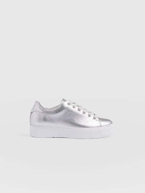 Portland Trainer Silver - Women's Trainers | Saint + Sofia® USA