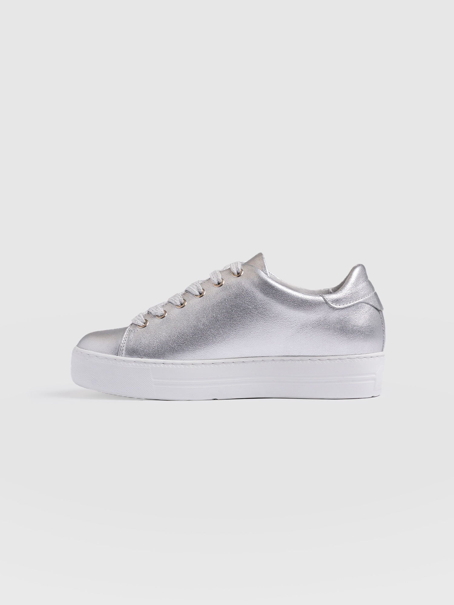 Portland Trainer Silver - Women's Trainers | Saint + Sofia® USA