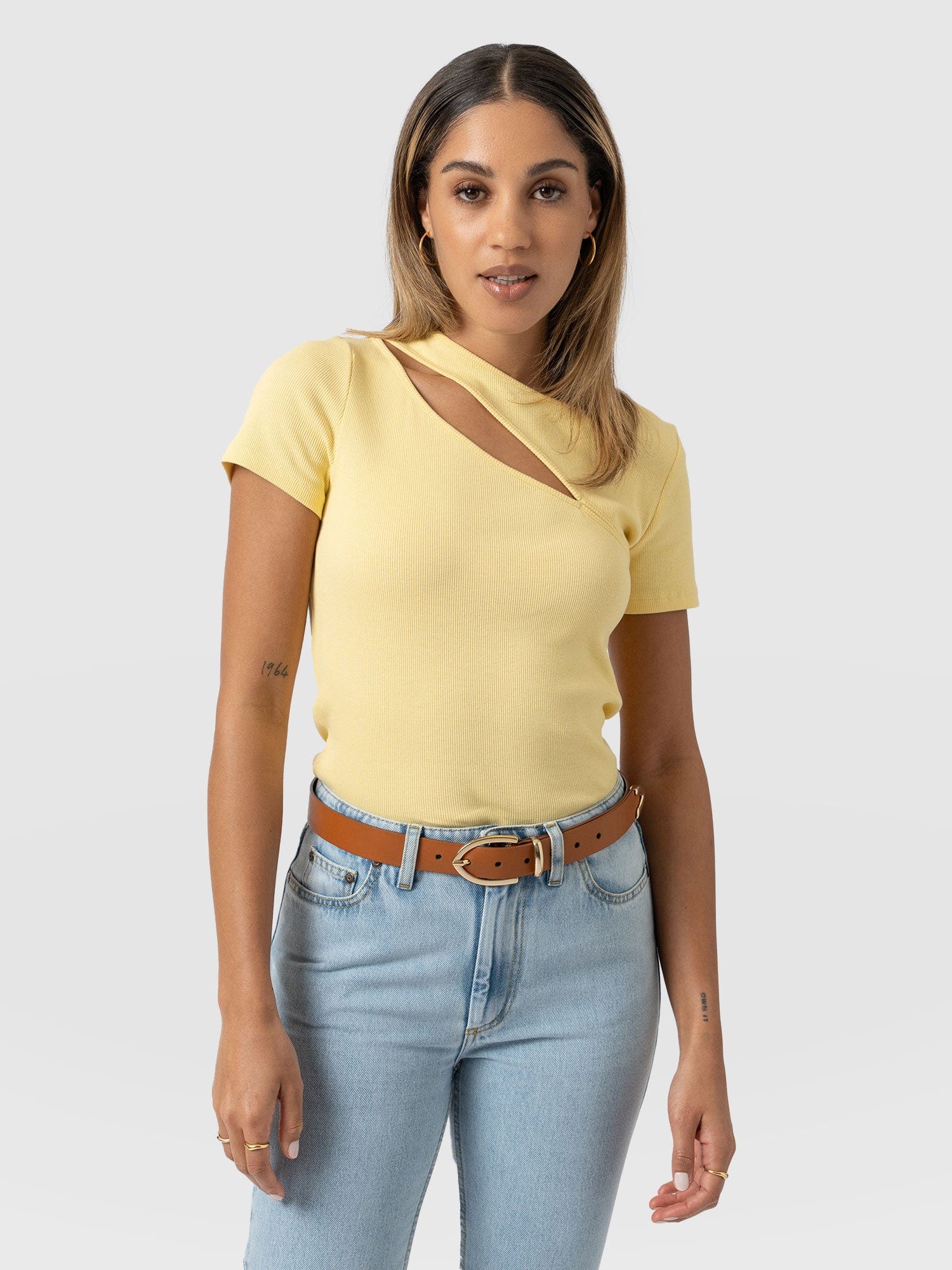 Reveal Tee Yellow - Women's T-shirts | Saint + Sofia® UK