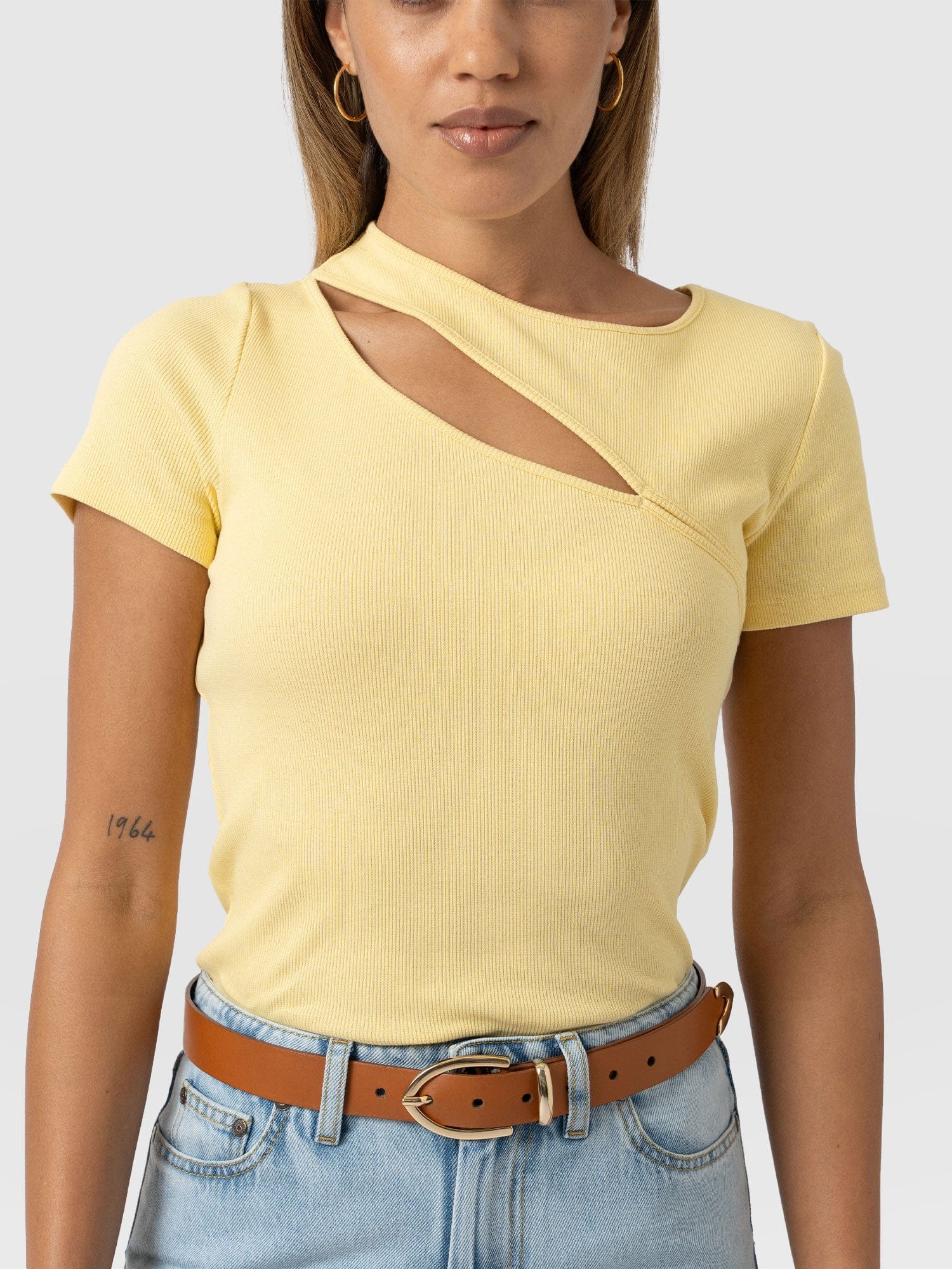 Reveal Tee Yellow - Women's T-shirts | Saint + Sofia® UK