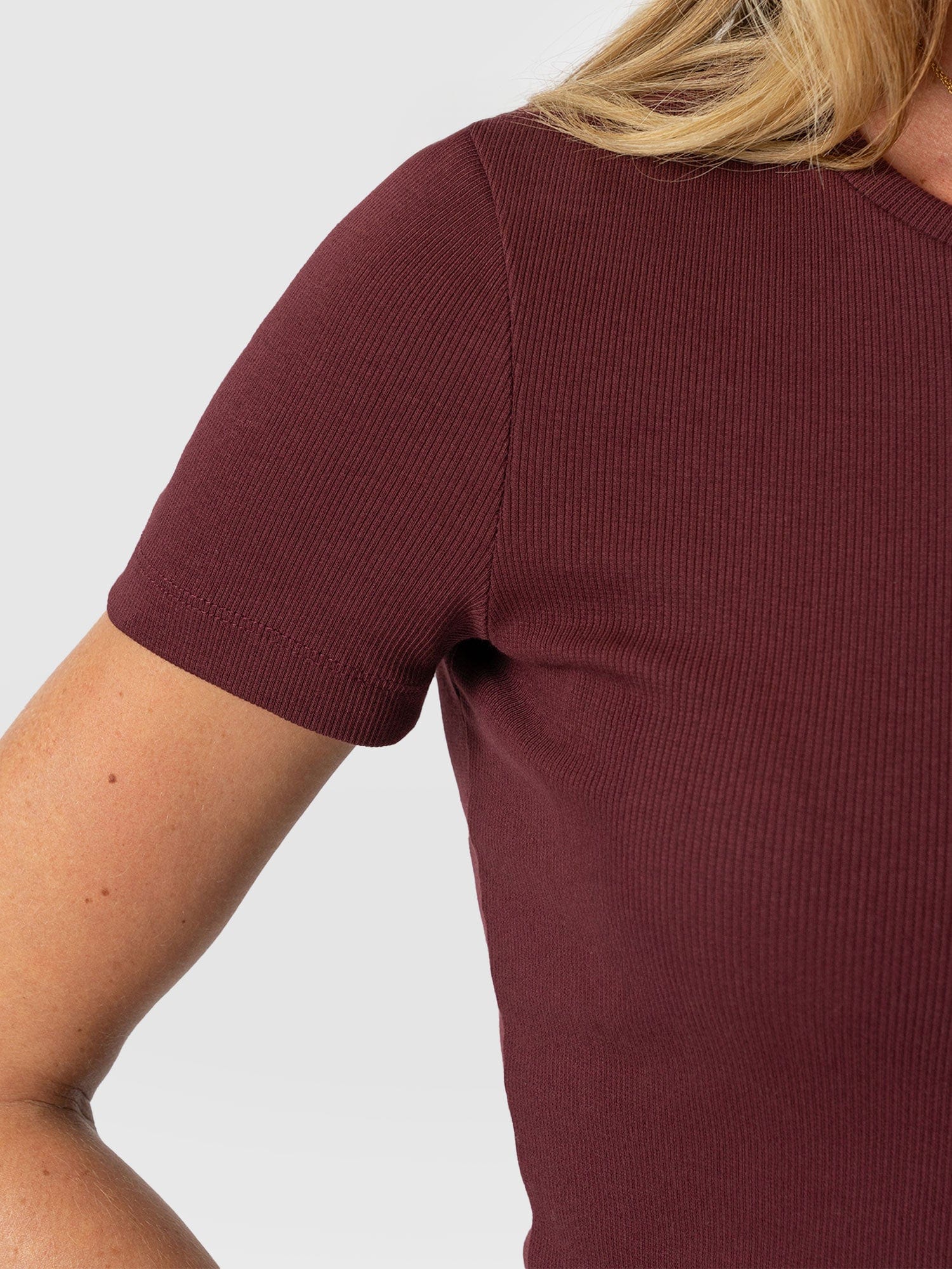 Ribbed Short Sleeve Tee - Burgundy - Women's T-shirts | Saint + Sofia® USA