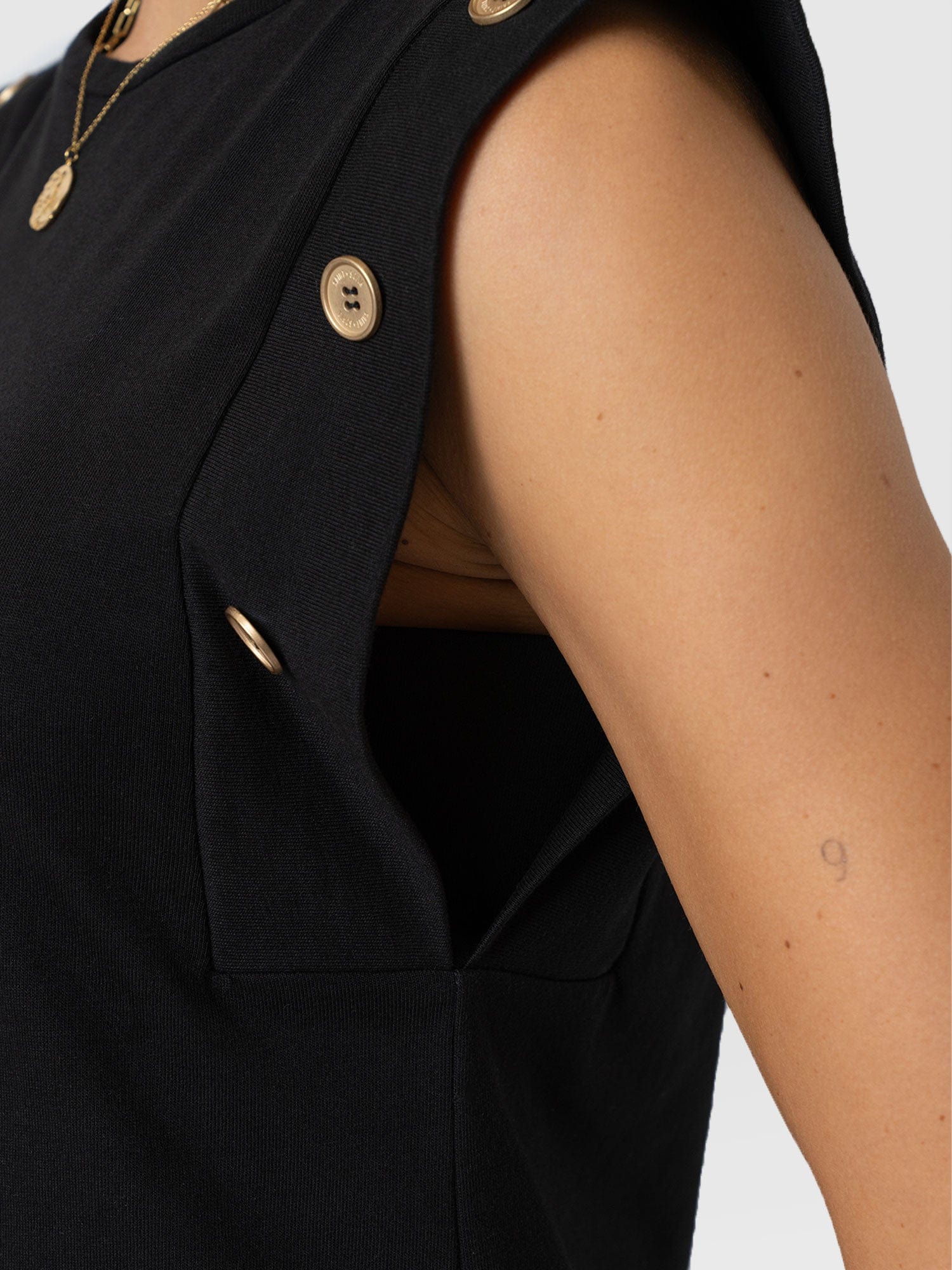 Rowan Tee Black - Women's T-Shirts | Saint + Sofia® USA