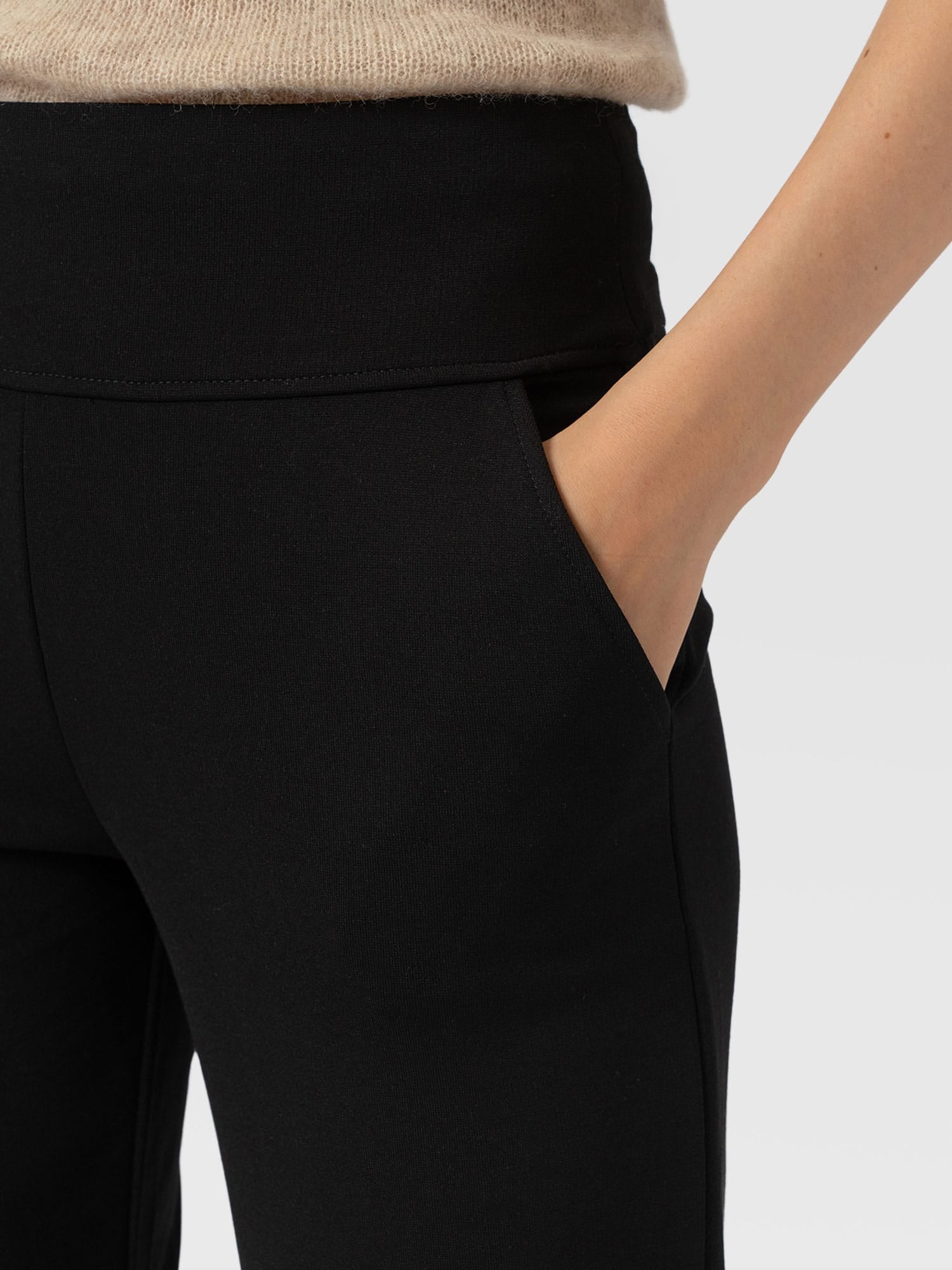 Runway Pant Black - Women's Pants | Saint and Sofia® USA