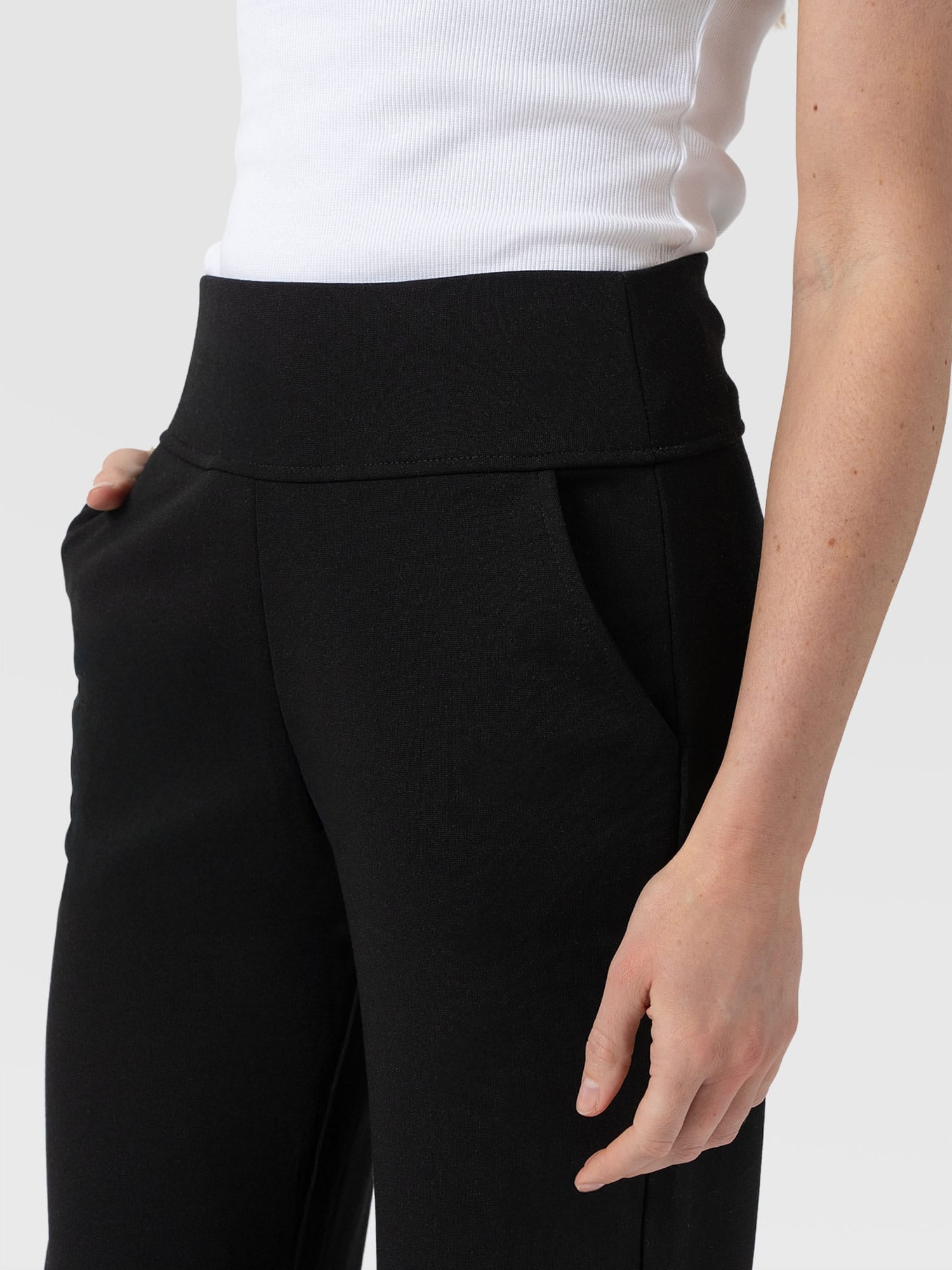 Runway Pant Black - Women's Pants | Saint + Sofia® USA