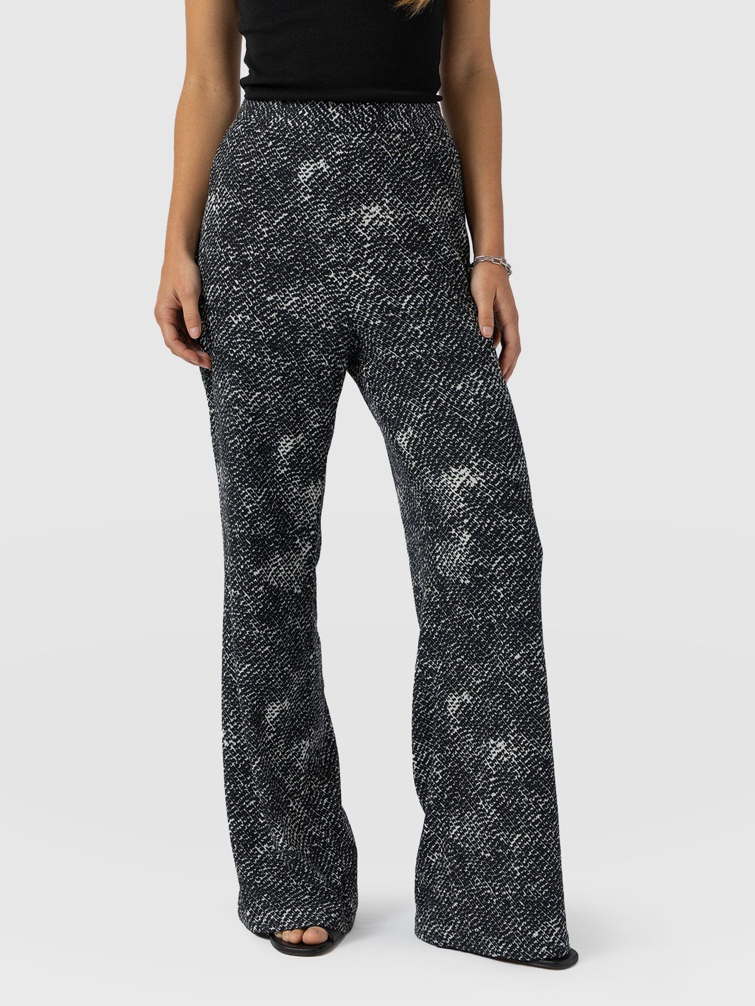 Sawyer Pant Monochrome Gothica - Women's Pants | Saint and Sofia® USA