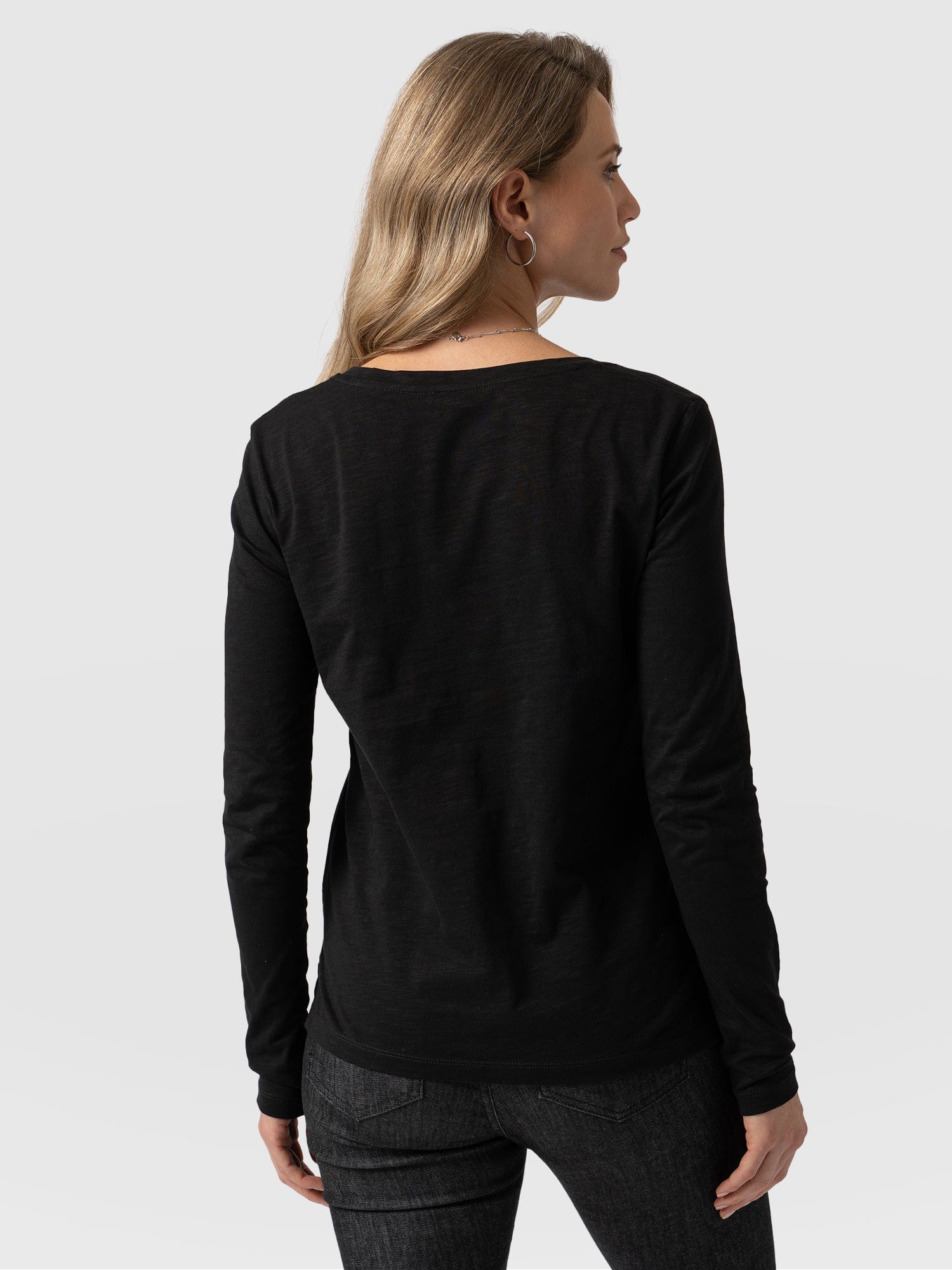 Scoop Neck Long Sleeve Tee Black - Women's Tops | Saint + Sofia® UK