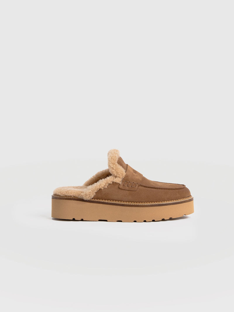 Sloane Shearling Clog - Camel - Women's Shoes | Saint + Sofia® USA