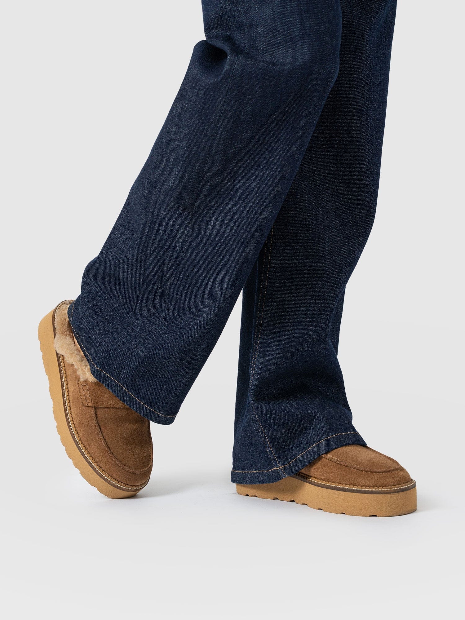 Sloane Shearling Clog - Camel - Women's Shoes | Saint + Sofia® USA