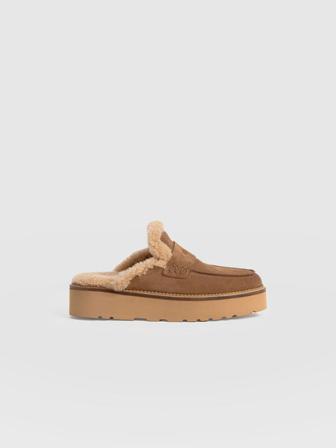 Sloane Shearling Clog - Camel - Women's Shoes | Saint + Sofia® USA