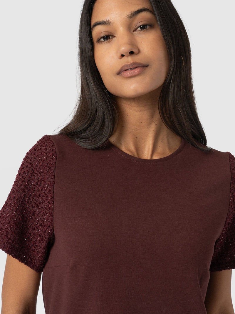 Taylor Rayner Contrast Tee Maroon - Women's T-Shirts | Saint + Sofia® US