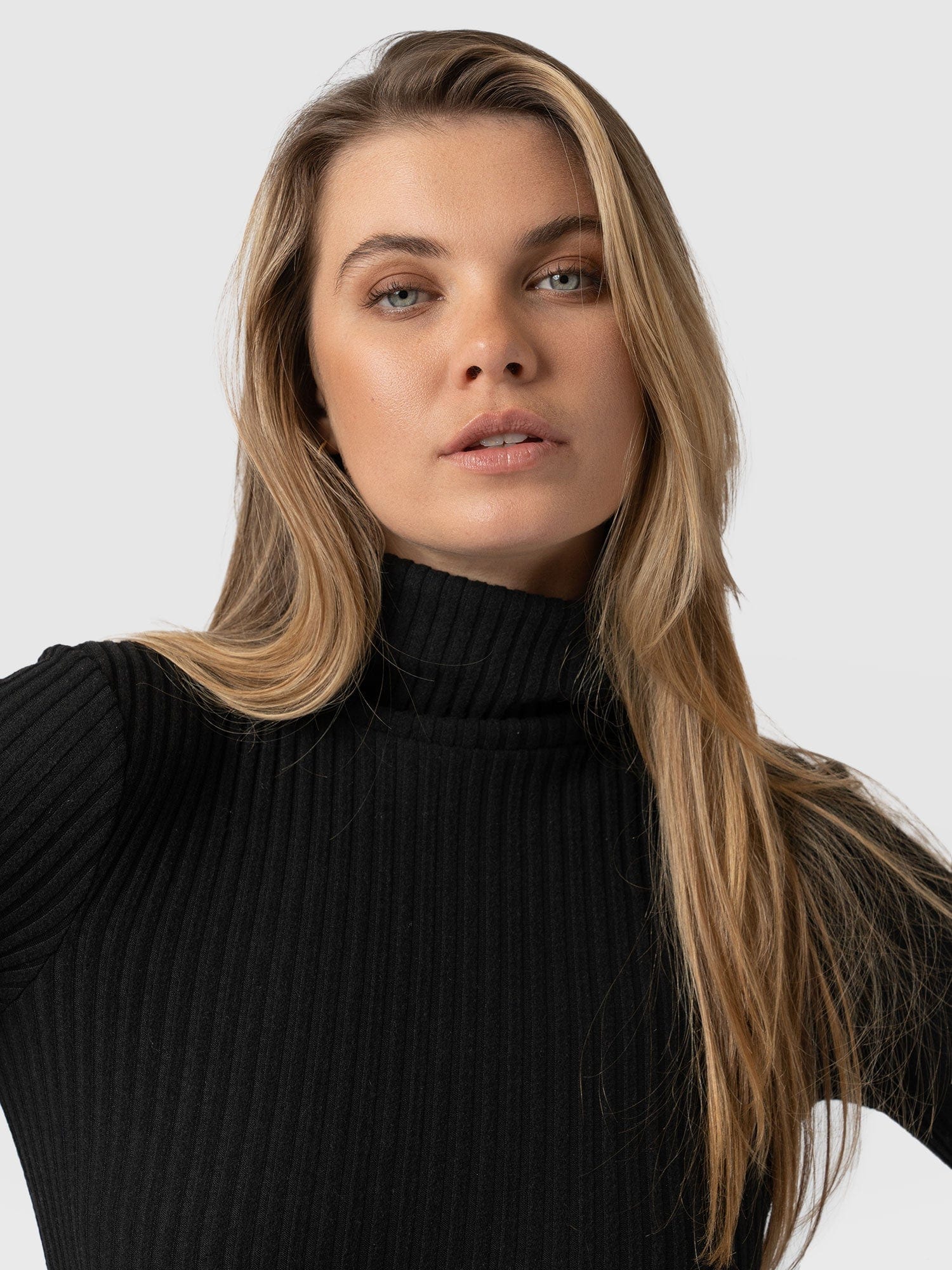 Tempest Turtle Neck Black - Women's Tops | Saint + Sofia® USA