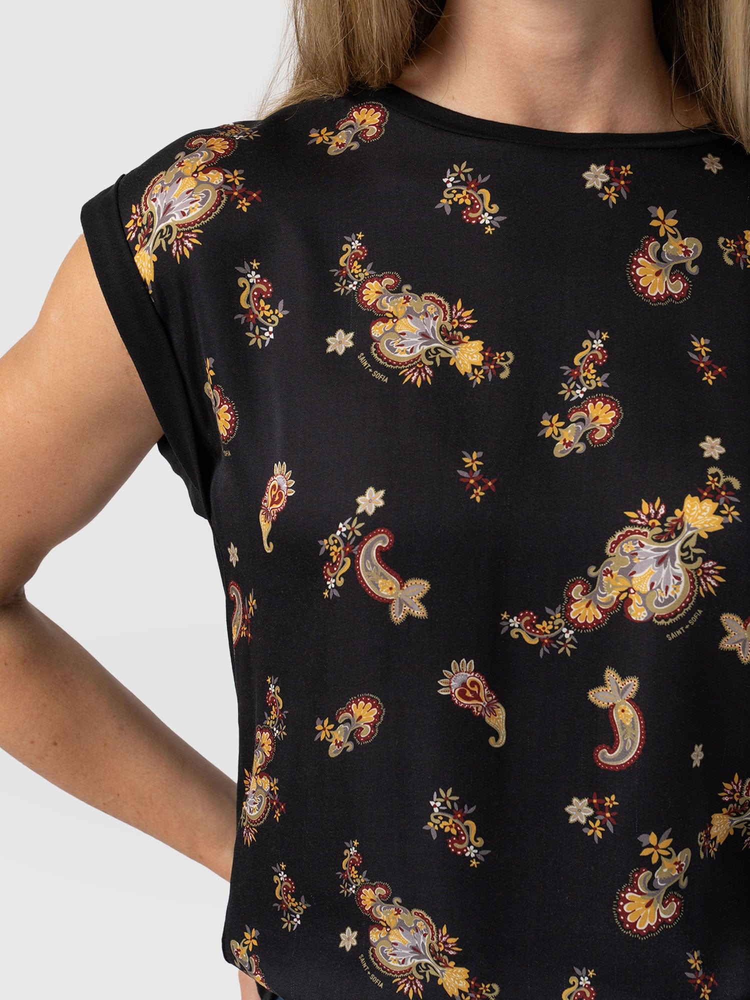 Turn Up Contrast Tee Black Paisley - Women's T-Shirts | Saint + Sofia® US