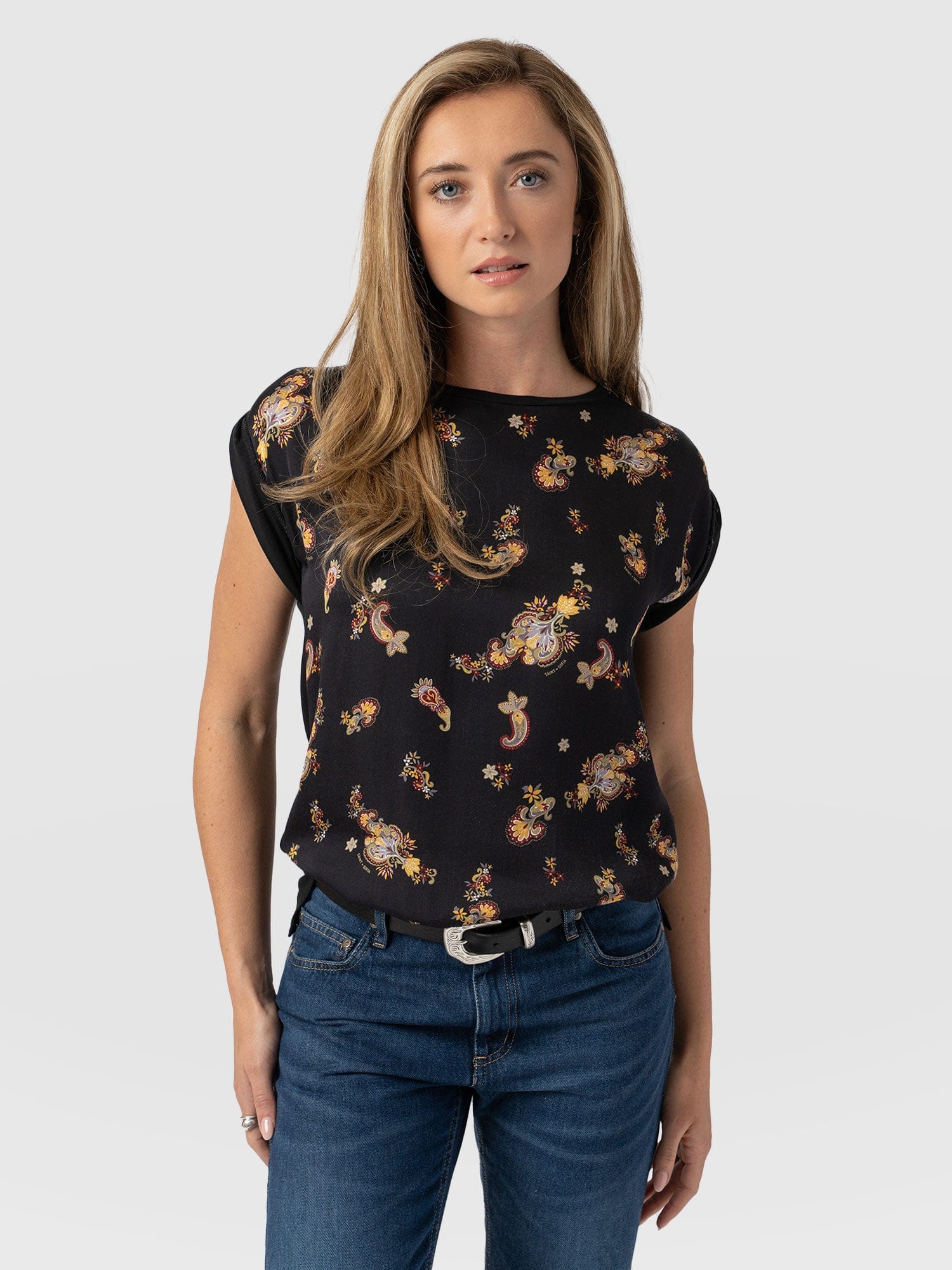 Turn Up Contrast Tee Black Paisley - Women's T-Shirts | Saint + Sofia® US