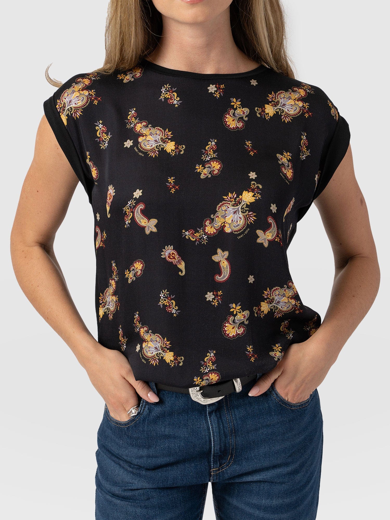 Turn Up Contrast Tee Black Paisley - Women's T-Shirts | Saint + Sofia® US