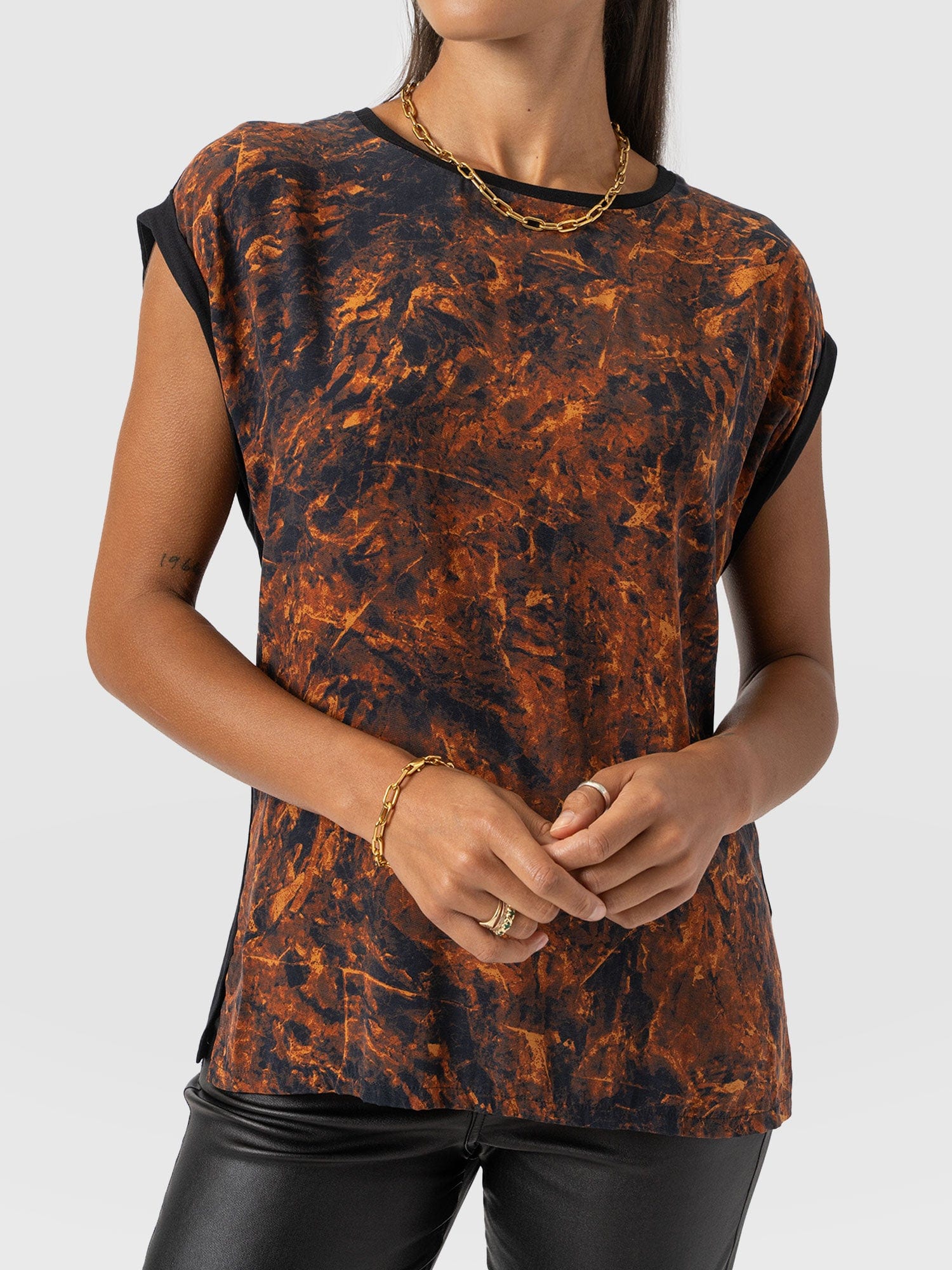 Turn Up Contrast Tee - Brown Marble - Women's T-shirts | Saint + Sofia® USA