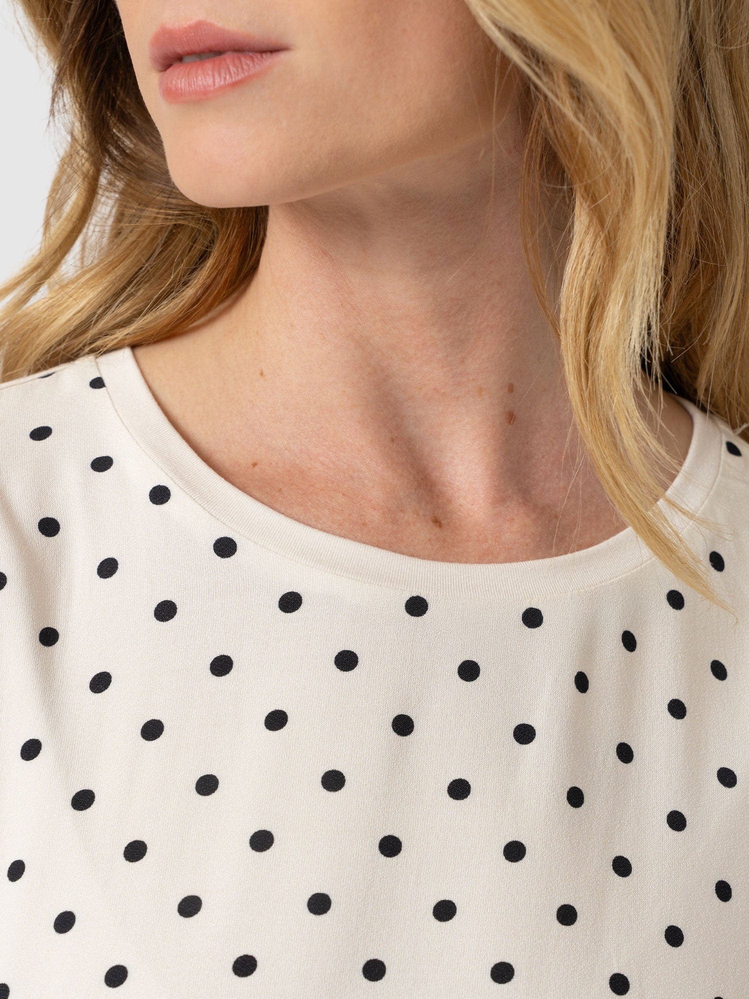 Turn Up Contrast Tee - Cream Polka Dot - Women's T-shirts | Saint + Sofia® USA