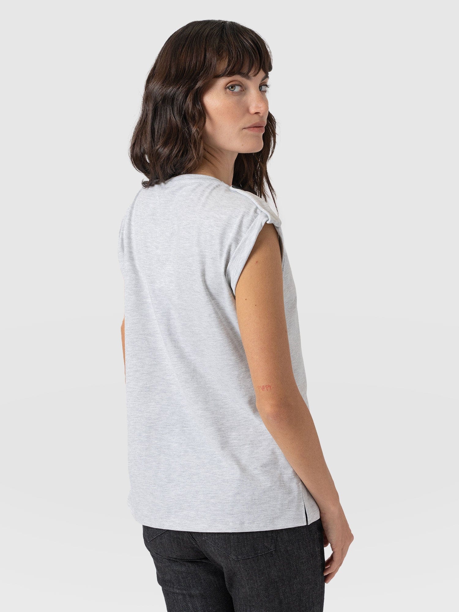 Turn-Up Tee Grey Rock - Women's T-Shirts | Saint + Sofia® USA