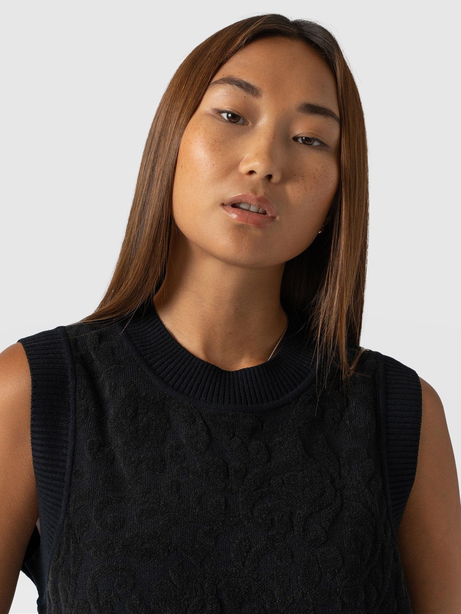 Wren Sleeveless Knit Black - Women's Vests | Saint + Sofia® USA