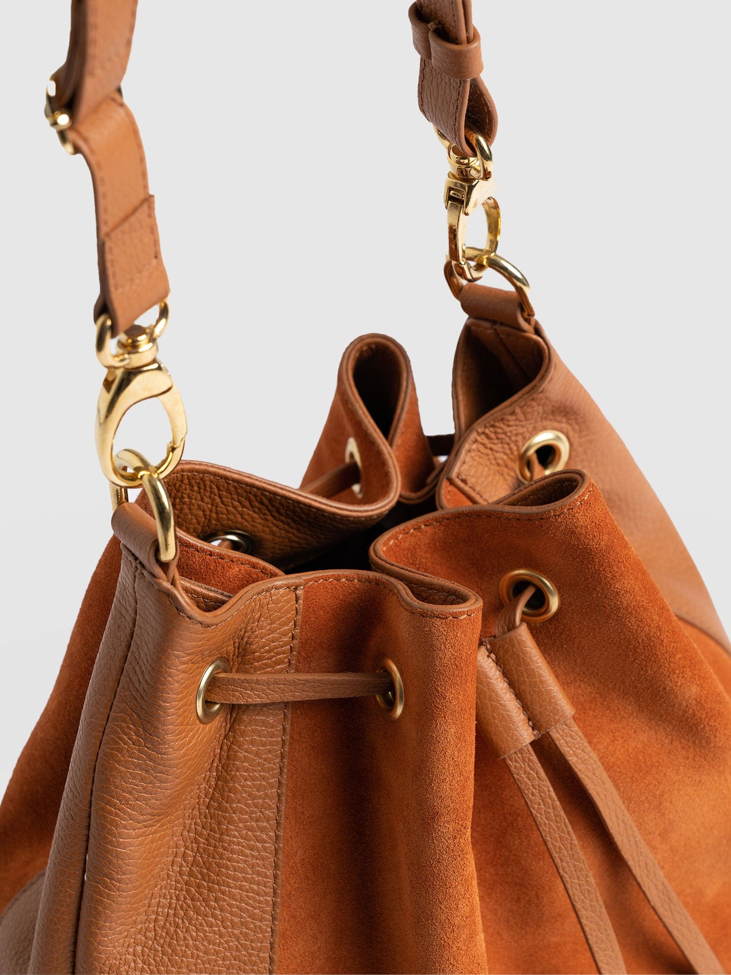 Brompton Bucket Bag Brown Pebble - Women's Leather Bags | Saint + Sofia® USA