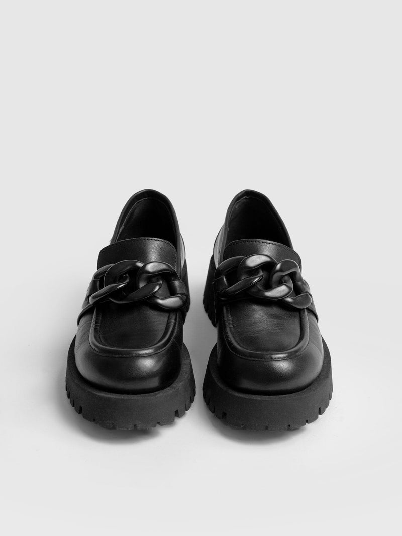 CLOSED BACK LEATHER CHAIN LOAFERS in black
