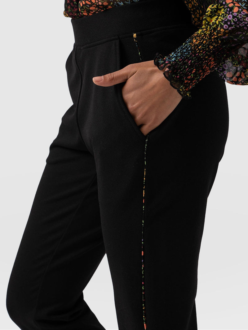 Finsbury Pant Black Ditsy Floral - Women's Pants | Saint + Sofia® USA