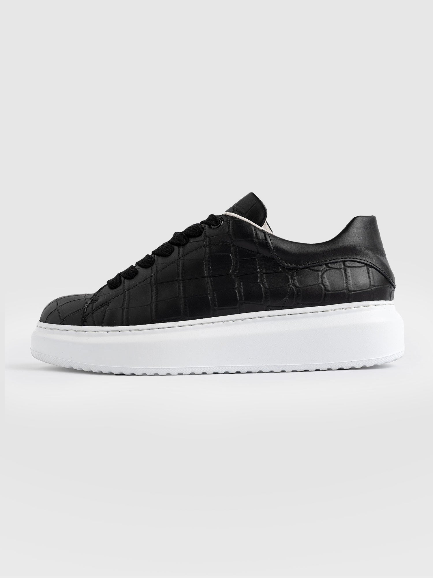 Hampstead Sneaker Black - Women's Sneakers | Saint + Sofia® USA