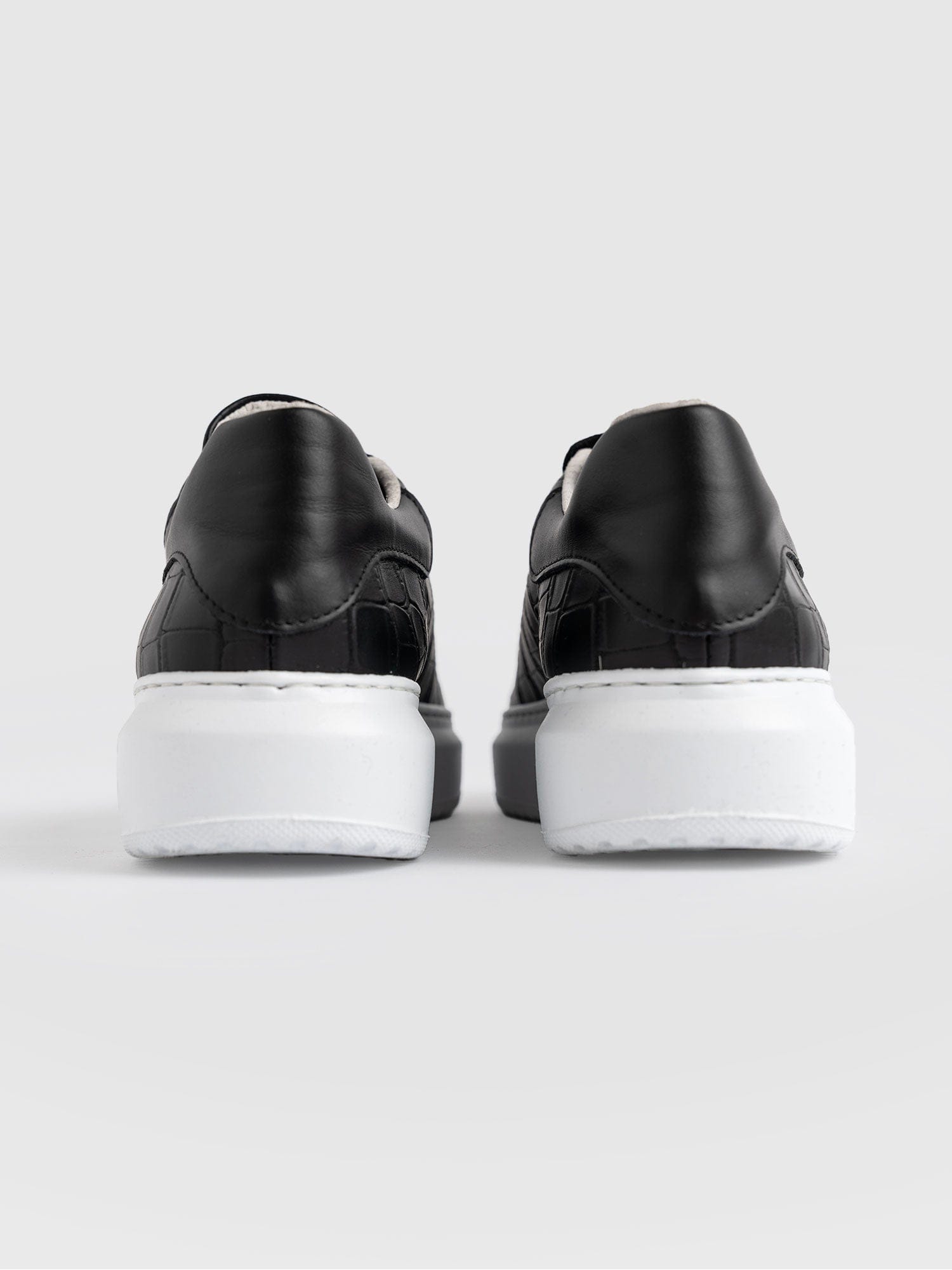 Hampstead Sneaker Black - Women's Sneakers | Saint + Sofia® USA