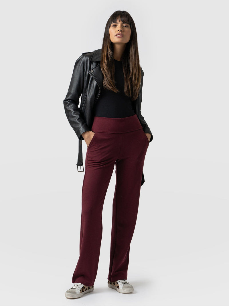 These maroon pants are a must! Wide leg style with a belt around the waist  to hide the fupa ✨ ¡Estos pantalones gindos son…