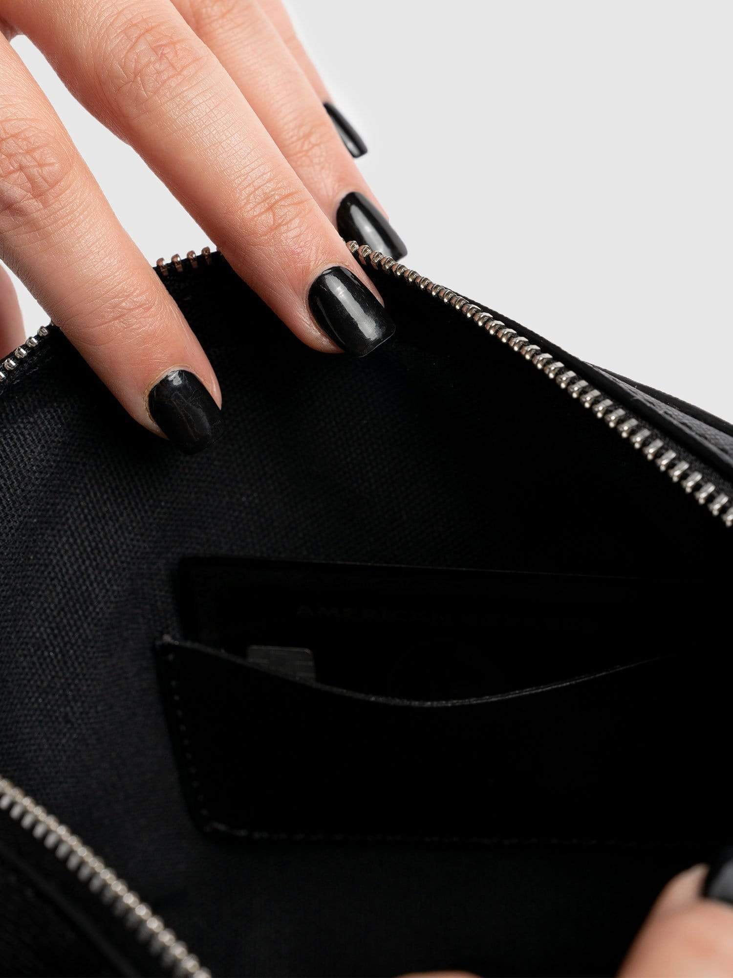 Saffiano Handbag Black - Women's Purses | Saint + Sofia® USA