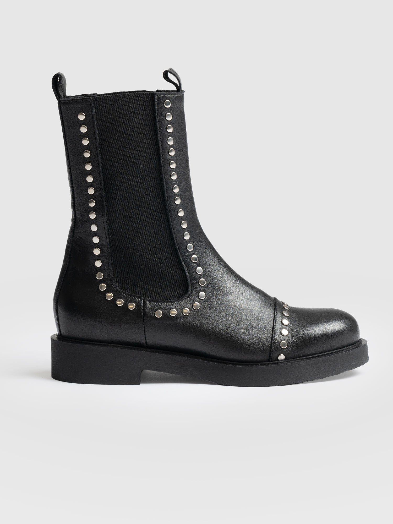 Black leather 2025 studded chelsea boots